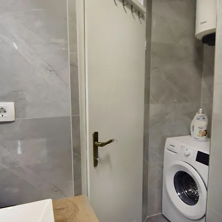 Charming Flat Close To *