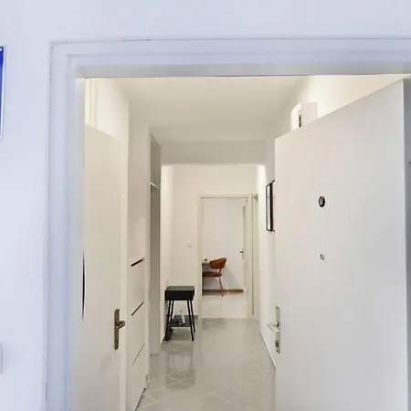 Charming Flat Close To Umag