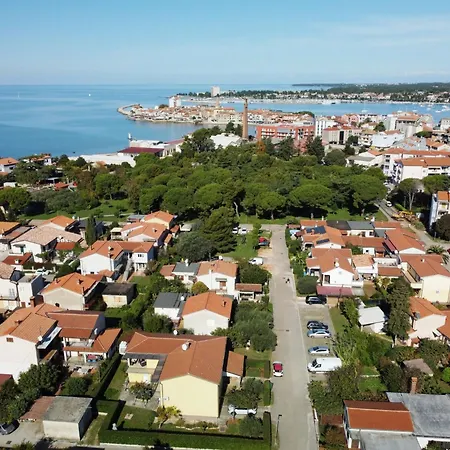 Charming Flat Close To