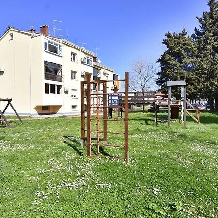 Apartment Charming Flat Close To