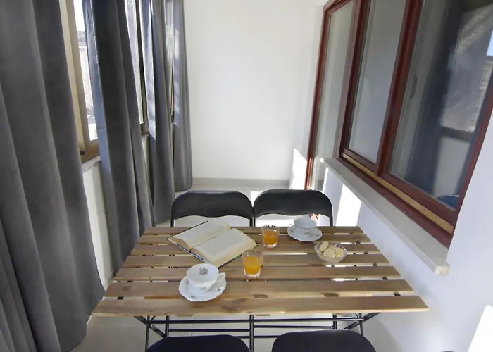 公寓 Charming Flat Close To