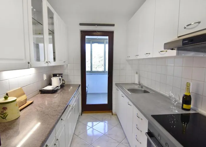 Charming Flat Close To