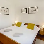 Charming Flat Close To Appartement Umag