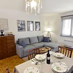 Charming Flat Close To *