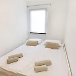 Charming Flat Close To * Umag