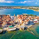 Apartament Charming Flat Close To *