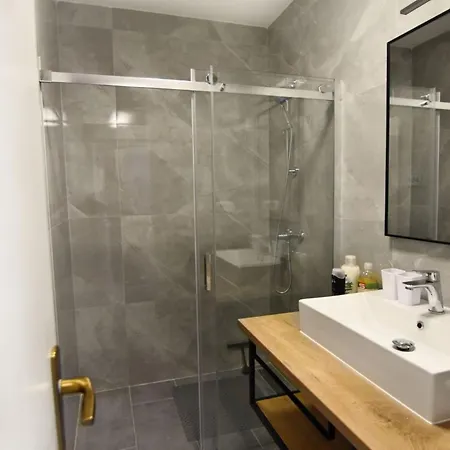 Charming Flat Close To 乌马格