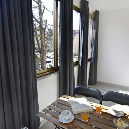 公寓 Charming Flat Close To