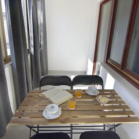 公寓 Charming Flat Close To