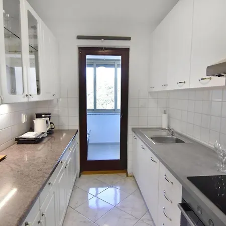 Charming Flat Close To