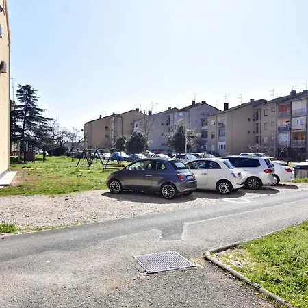 Daire Charming Flat Close To