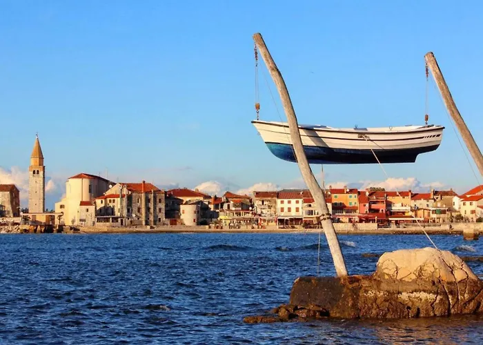 Charming Flat Close To *