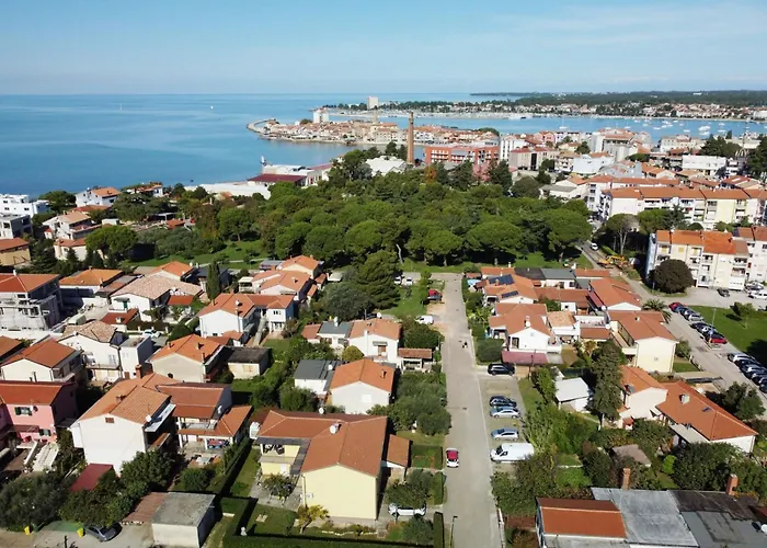 Charming Flat Close To