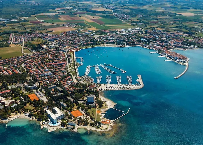 Charming Flat Close To